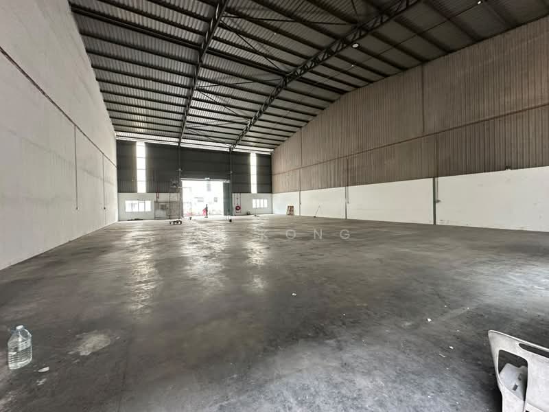 Warehouse for Rent in Sungai Buloh (Selangor) - CW Kong - Interior - PropertyGuru.com.my