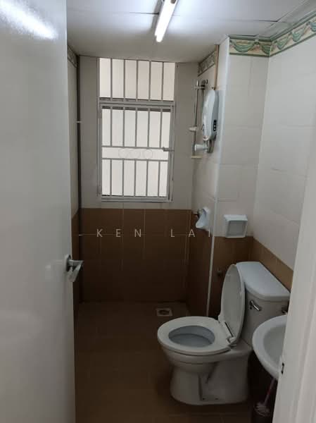 Kondominium untuk Dijual di Casa Prima Condominium - Ken Lai - Bathroom - PropertyGuru.com.my