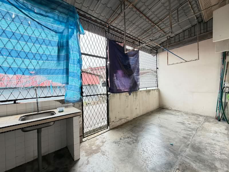 1-storey Terraced House for Rent in Taman Suria (Johor Bahru) - Zeon Lim - Balcony - PropertyGuru.com.my