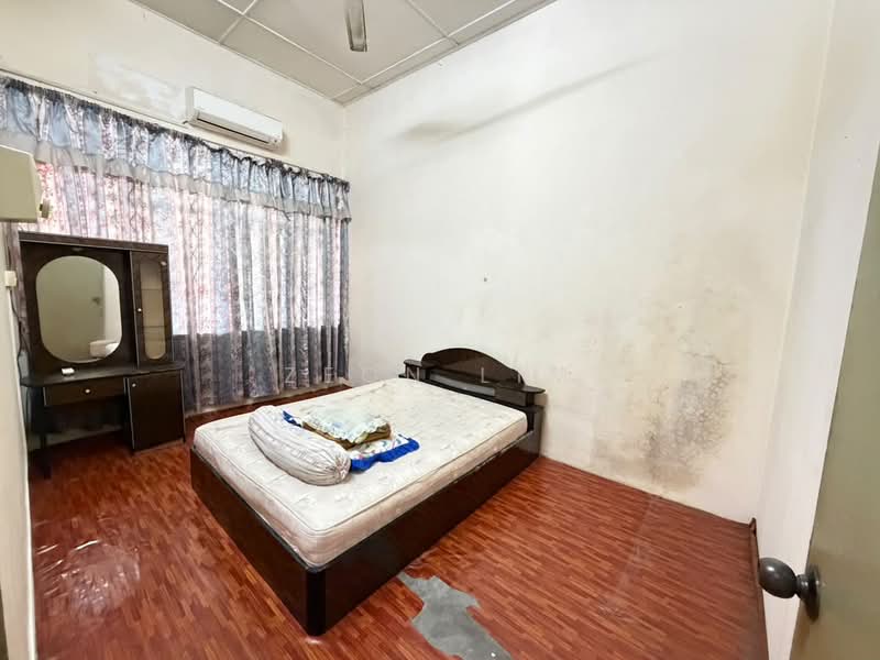 1-storey Terraced House for Rent in Taman Suria (Johor Bahru) - Zeon Lim - Bedroom - PropertyGuru.com.my