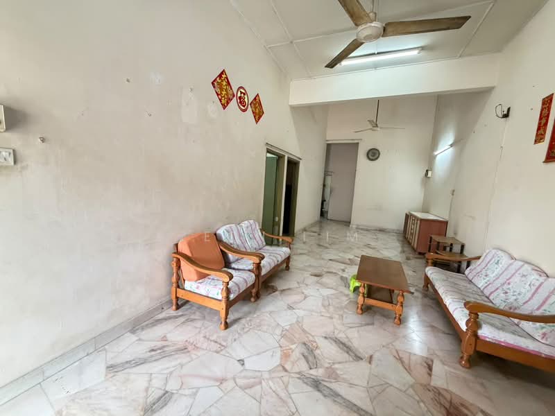 1-storey Terraced House for Rent in Taman Suria (Johor Bahru) - Zeon Lim - Living Room - PropertyGuru.com.my