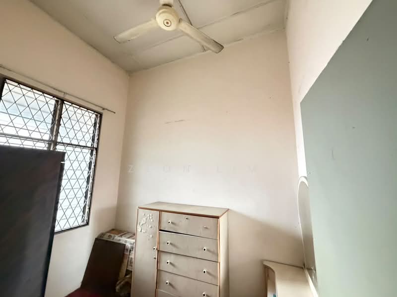 1-storey Terraced House for Rent in Taman Suria (Johor Bahru) - Zeon Lim - Bedroom - PropertyGuru.com.my