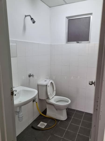 Kondominium untuk Dijual di Casa Idaman - Elaine Yap - Bathroom - PropertyGuru.com.my
