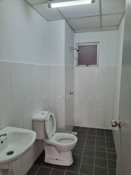 Kondominium untuk Dijual di Casa Idaman - Elaine Yap - Bathroom - PropertyGuru.com.my