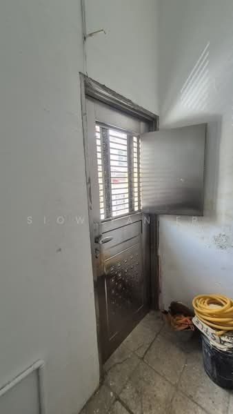 Shop / Office untuk Dijual di Taman Johor Jaya (Johor Bahru) - Siow Yan Er - Entrance - PropertyGuru.com.my