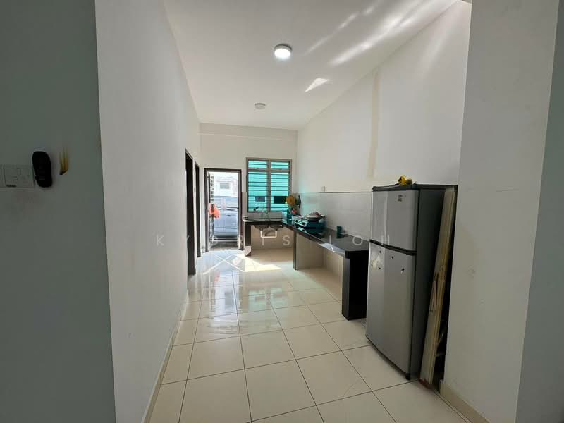 2-storey Terraced House for Rent in Senai (Kulai) - Kyoris Loh - Kitchen - PropertyGuru.com.my