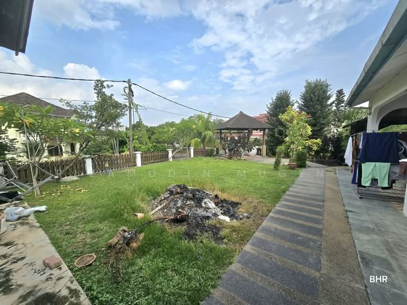 Rumah Banglo untuk Dijual di Bandar Baru Bangi (Selangor) - Rizamudin Mugeni - Garden - PropertyGuru.com.my