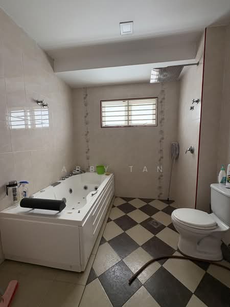 Rumah Teres untuk Disewa di Taman Layang Layang (Seremban) - Abby Tan - Bathroom - PropertyGuru.com.my