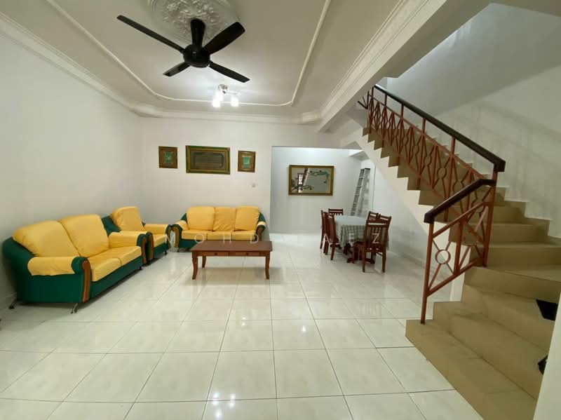 Rumah Teres untuk Dijual di Taman Bukit Dahlia (Pasir Gudang) - Mohd Faez - Living Room - PropertyGuru.com.my