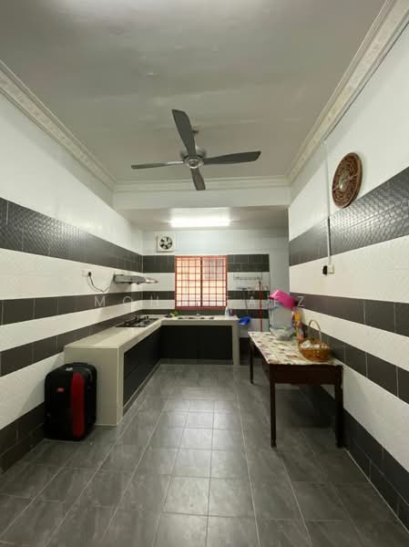 Rumah Teres untuk Dijual di Taman Bukit Dahlia (Pasir Gudang) - Mohd Faez - Kitchen - PropertyGuru.com.my