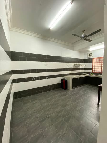 Rumah Teres untuk Dijual di Taman Bukit Dahlia (Pasir Gudang) - Mohd Faez - Kitchen - PropertyGuru.com.my