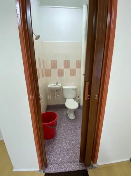 Rumah Teres untuk Dijual di Taman Bukit Dahlia (Pasir Gudang) - Mohd Faez - Bathroom - PropertyGuru.com.my