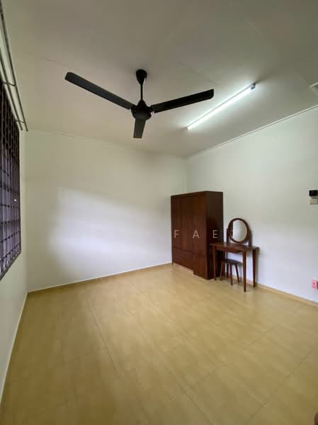 Rumah Teres untuk Dijual di Taman Bukit Dahlia (Pasir Gudang) - Mohd Faez - Bedroom - PropertyGuru.com.my