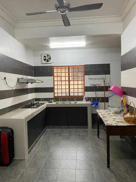 Rumah Teres untuk Dijual di Taman Bukit Dahlia (Pasir Gudang) - Mohd Faez - Kitchen - PropertyGuru.com.my