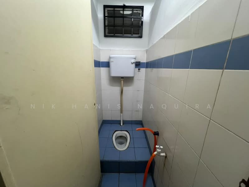 Pangsapuri untuk Disewa di Putra Damai - Nik Hanis Naquira - Bathroom - PropertyGuru.com.my