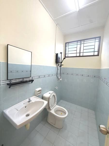 1.5-storey Terraced House for Sale in Taman Setia Indah (Tebrau) - Christina Ang - Bathroom - PropertyGuru.com.my