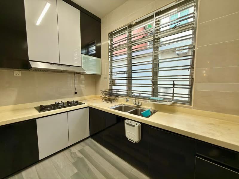 3-storey Terraced House for Sale in Bandar Seri Alam (Masai) - Daniel Yong - Kitchen - PropertyGuru.com.my