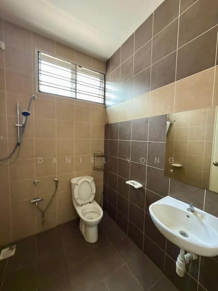 3-storey Terraced House for Sale in Bandar Seri Alam (Masai) - Daniel Yong - Bathroom - PropertyGuru.com.my