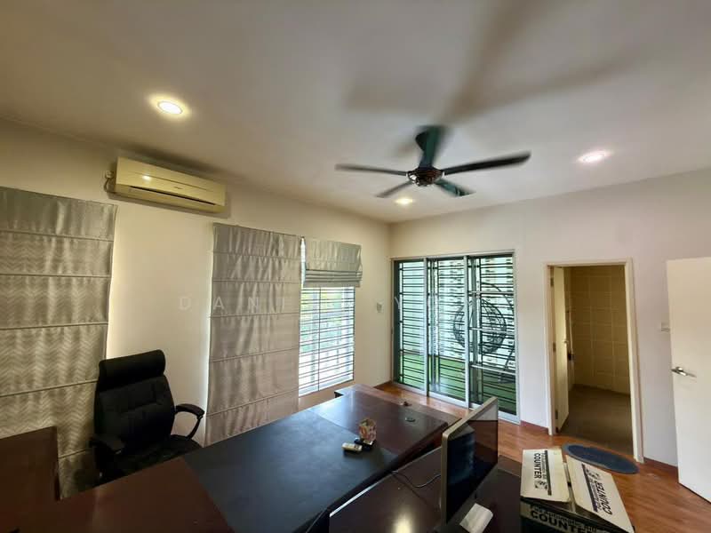 3-storey Terraced House for Sale in Bandar Seri Alam (Masai) - Daniel Yong - Study - PropertyGuru.com.my