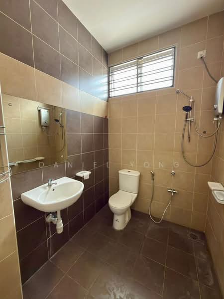 3-storey Terraced House for Sale in Bandar Seri Alam (Masai) - Daniel Yong - Bathroom - PropertyGuru.com.my