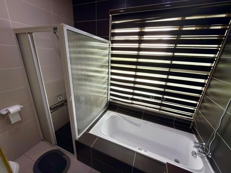 3-storey Terraced House for Sale in Bandar Seri Alam (Masai) - Daniel Yong - Bathroom - PropertyGuru.com.my