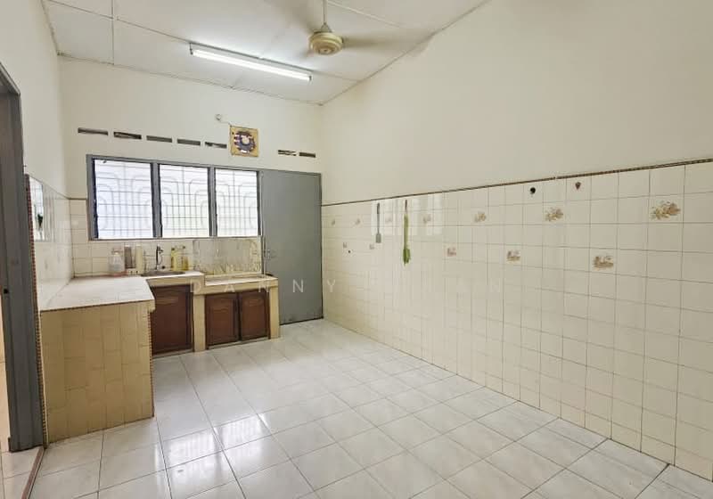 1-storey Terraced House for Sale in Taman Klang Utama (Kapar) - Danny Chan - Kitchen - PropertyGuru.com.my