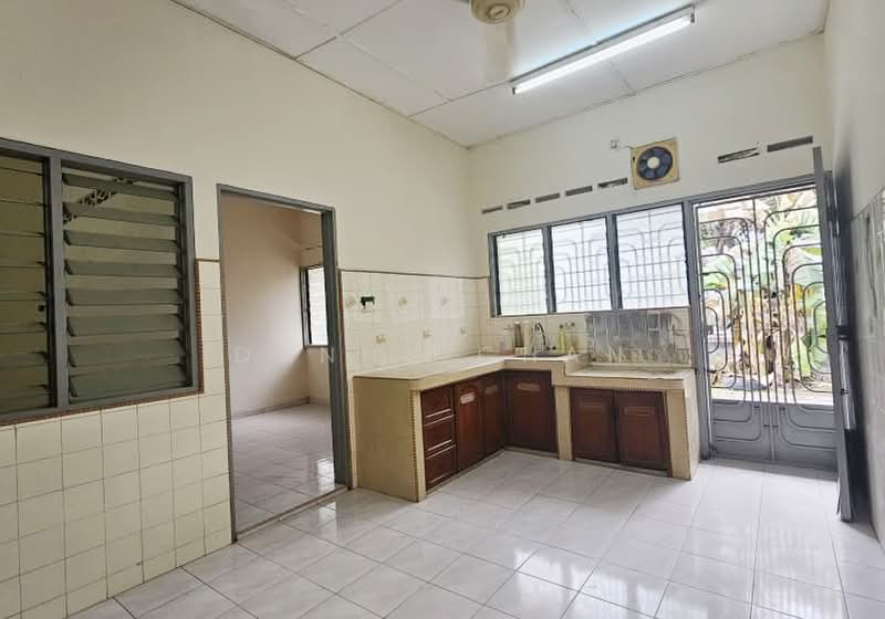 1-storey Terraced House for Sale in Taman Klang Utama (Kapar) - Danny Chan - Kitchen - PropertyGuru.com.my