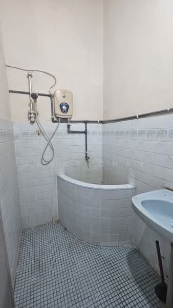1-storey Terraced House for Sale in Taman Klang Utama (Kapar) - Danny Chan - Bathroom - PropertyGuru.com.my