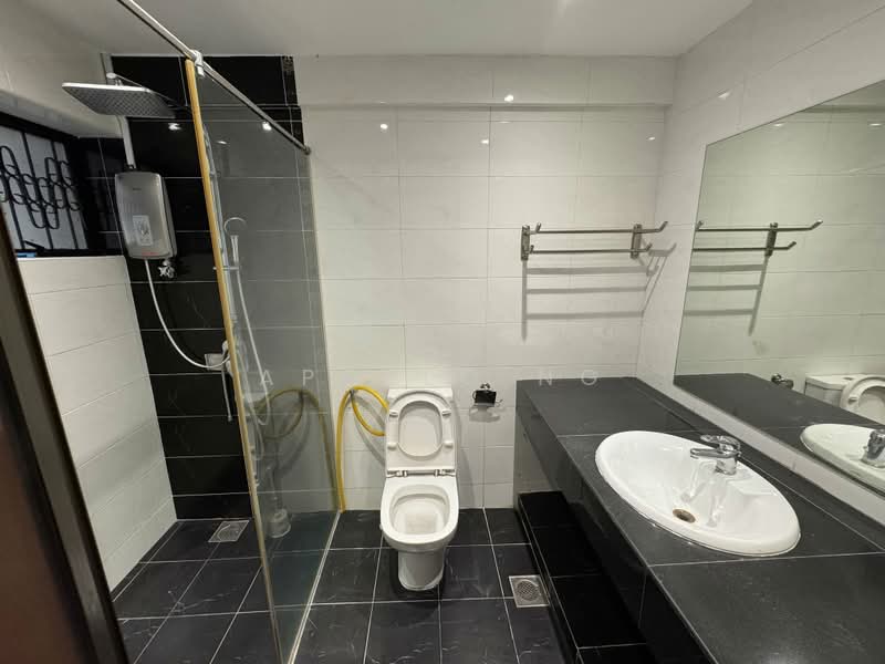 Rumah Banglo untuk Disewa di Taman Bandaraya (Bangsar) - Apollo Ng - Bathroom - PropertyGuru.com.my