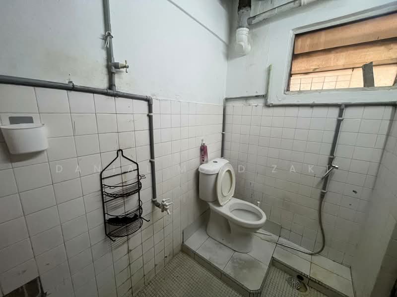 Flat for Rent at Flat Taman Melati Blok A - Danial Mohd Zaki - Bathroom - PropertyGuru.com.my