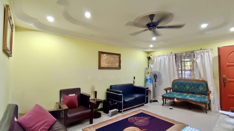 Rumah Teres 1 Tingkat untuk Dijual di Seksyen 20 (Shah Alam) - Azmi . - Living Room - PropertyGuru.com.my
