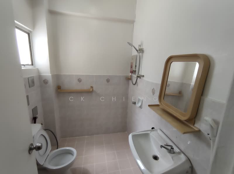 Kondominium untuk Disewa di Ridzuan Condominium - CK Chieng - Bathroom - PropertyGuru.com.my