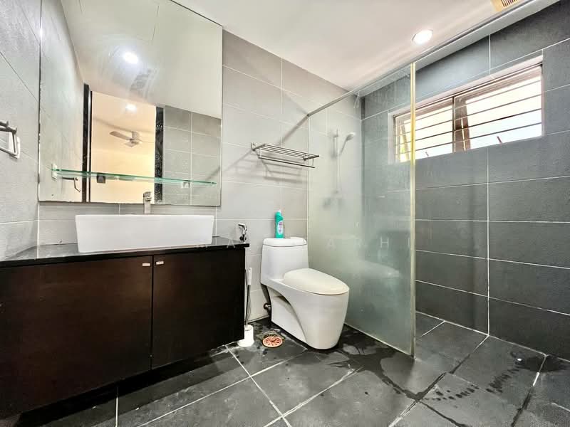 Condominium for Sale at Tivoli Villas - Ahmad Farhi - Bathroom - PropertyGuru.com.my