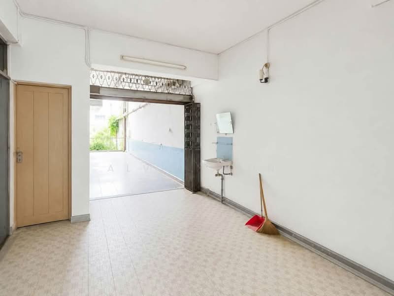 Shop for Sale in Kampung Jawa (Ipoh) - Alvin Soon - Entrance - PropertyGuru.com.my