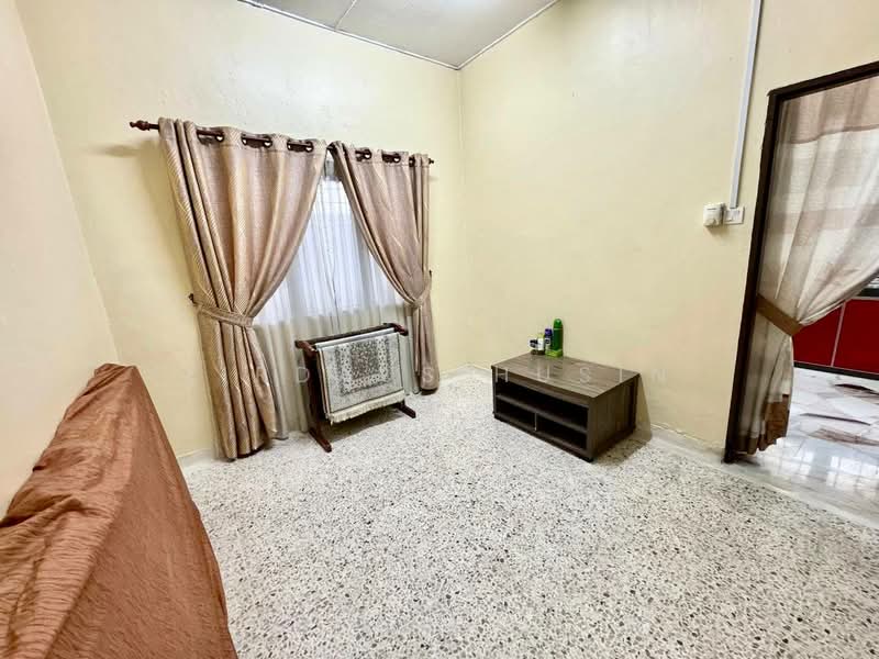 Rumah Teres 1 Tingkat untuk Dijual di Taman Bukit Mewah (Kajang) - Firdaus Husin - Living Room - PropertyGuru.com.my