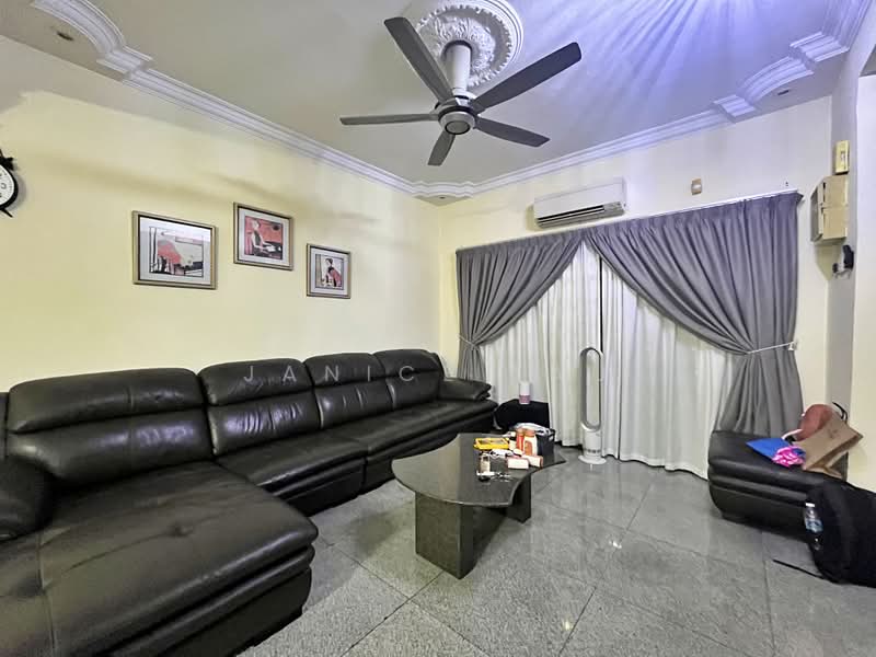 2-storey Terraced House for Sale in Taman Bukit Cheras (Cheras) - Janice Lau - Living Room - PropertyGuru.com.my