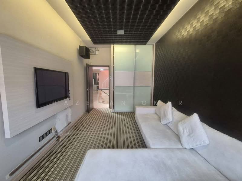 Rumah Teres 2-Tingkat untuk Dijual di Bandar Nusaputra (Puchong) - Hazeman Omar - Living Room - PropertyGuru.com.my
