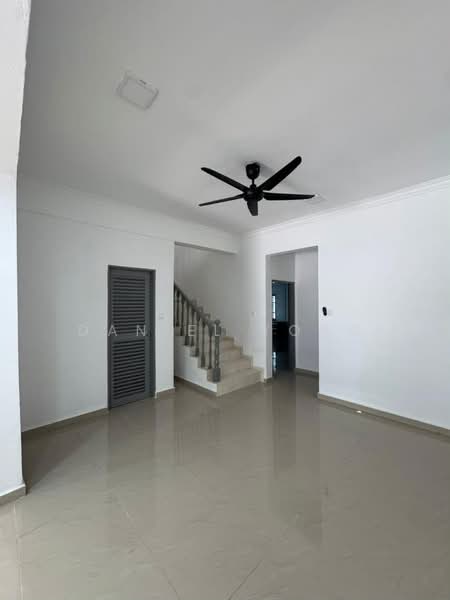Rumah Teres 2-Tingkat untuk Dijual di Taman Johor Jaya (Johor Bahru) - Daniel Yong - Living Room - PropertyGuru.com.my