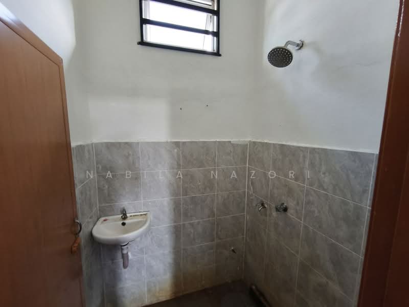 Shop for Rent in Kota Bharu (Kelantan) - Nabila Nazori - Bathroom - PropertyGuru.com.my