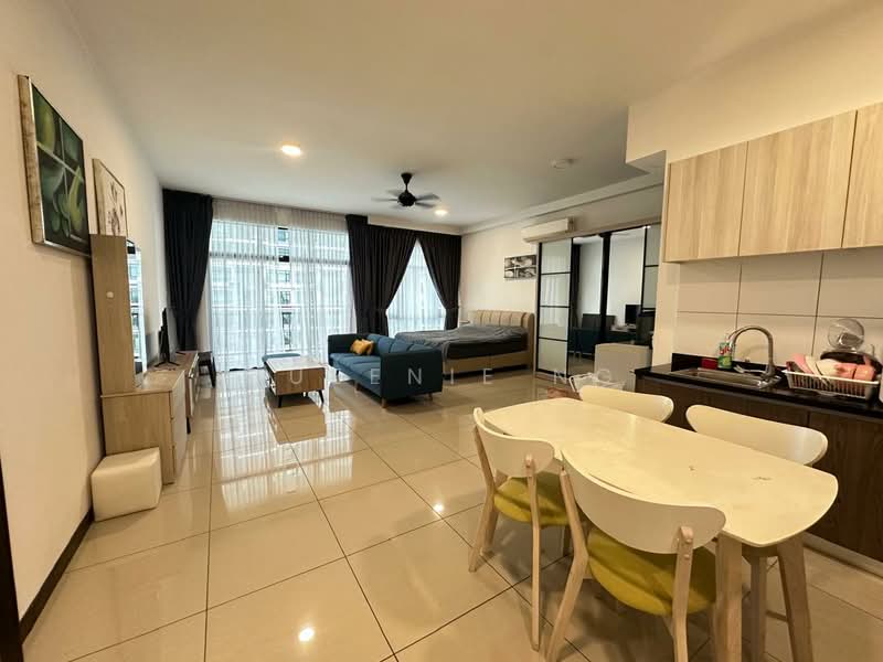 Kediaman Servis untuk Dijual di Molek Regency - Queenie Ng - Living Room - PropertyGuru.com.my