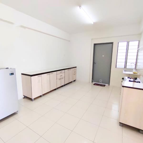 Pangsapuri untuk Disewa di Pangsapuri Suria 1 Batu Kawan - Ann Khor - Kitchen - PropertyGuru.com.my