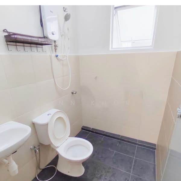 Pangsapuri untuk Disewa di Pangsapuri Suria 1 Batu Kawan - Ann Khor - Bathroom - PropertyGuru.com.my