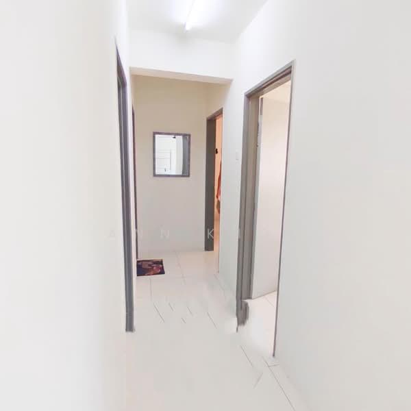 Pangsapuri untuk Disewa di Pangsapuri Suria 1 Batu Kawan - Ann Khor - Corridor - PropertyGuru.com.my
