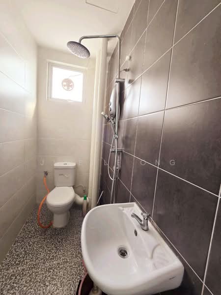 Pangsapuri untuk Dijual di The Rise Collection 3 - Jinelle Ong - Bathroom - PropertyGuru.com.my