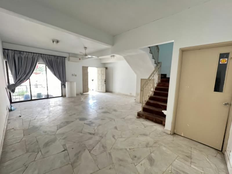 Rumah Teres 2 Tingkat untuk Dijual di Taman Sri Manja (Petaling Jaya) - Ken Lai - Living Room - PropertyGuru.com.my