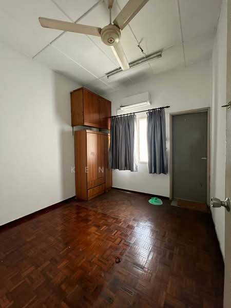 Rumah Teres 2 Tingkat untuk Dijual di Taman Sri Manja (Petaling Jaya) - Ken Lai - Bedroom - PropertyGuru.com.my