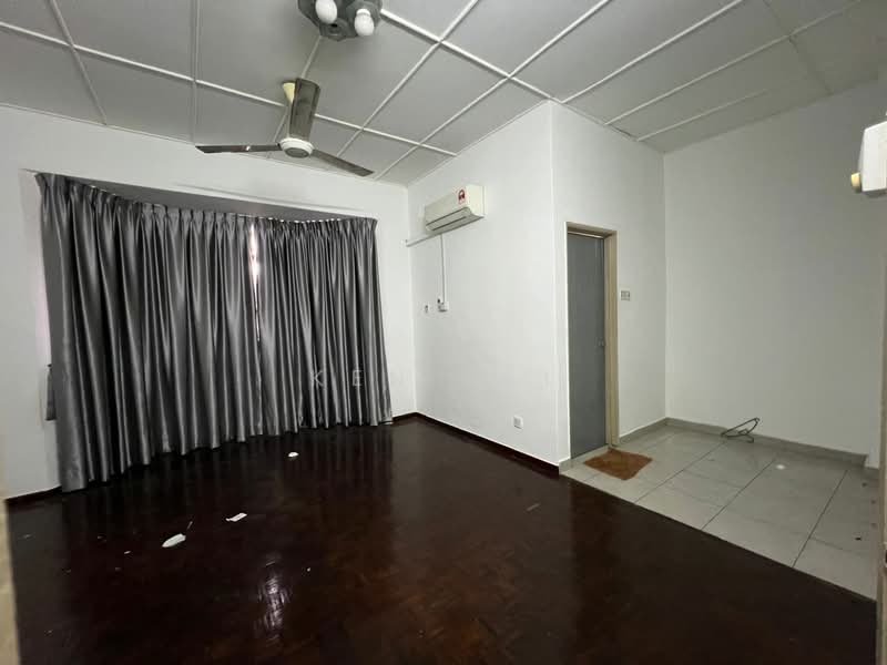 Rumah Teres 2 Tingkat untuk Dijual di Taman Sri Manja (Petaling Jaya) - Ken Lai - Living Room - PropertyGuru.com.my