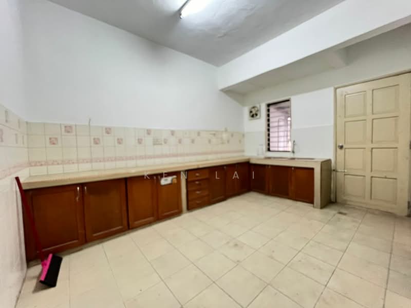 Rumah Teres 2 Tingkat untuk Dijual di Taman Sri Manja (Petaling Jaya) - Ken Lai - Kitchen - PropertyGuru.com.my