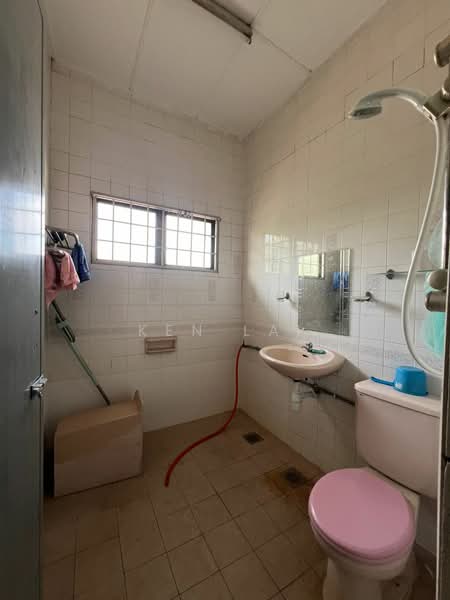 Rumah Teres 2 Tingkat untuk Dijual di Taman Sri Manja (Petaling Jaya) - Ken Lai - Bathroom - PropertyGuru.com.my