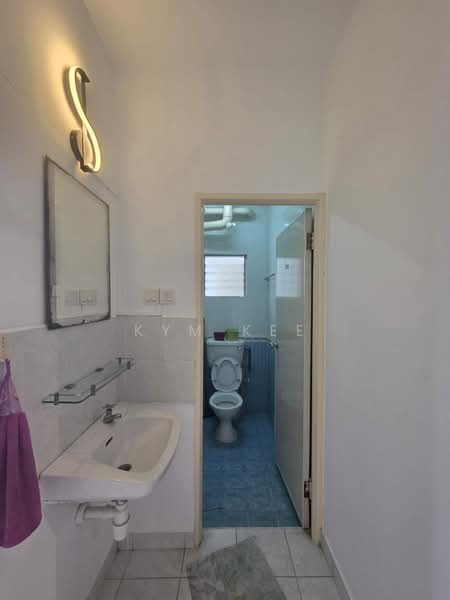 Apartment for Sale at Bistari Impian Apartment - Kym Kee - Bathroom - PropertyGuru.com.my